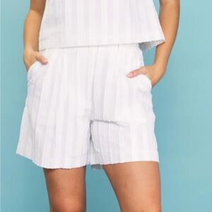 Skies Are Blue Double Pleated‎ Striped White Women's Shorts Size Medium